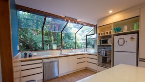 House, 3 Bedrooms | Private kitchen - Retreat on the Ridge (Rotorua)