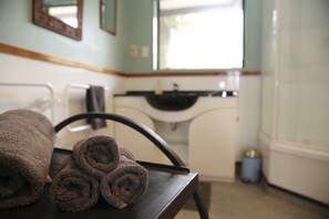 House, 4 Bedrooms | Bathroom | Shower, towels, toilet paper - Rose Lake Retreat (Rotorua)