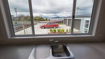 House, 4 Bedrooms | Private kitchen | Full-sized fridge, microwave, oven, stovetop