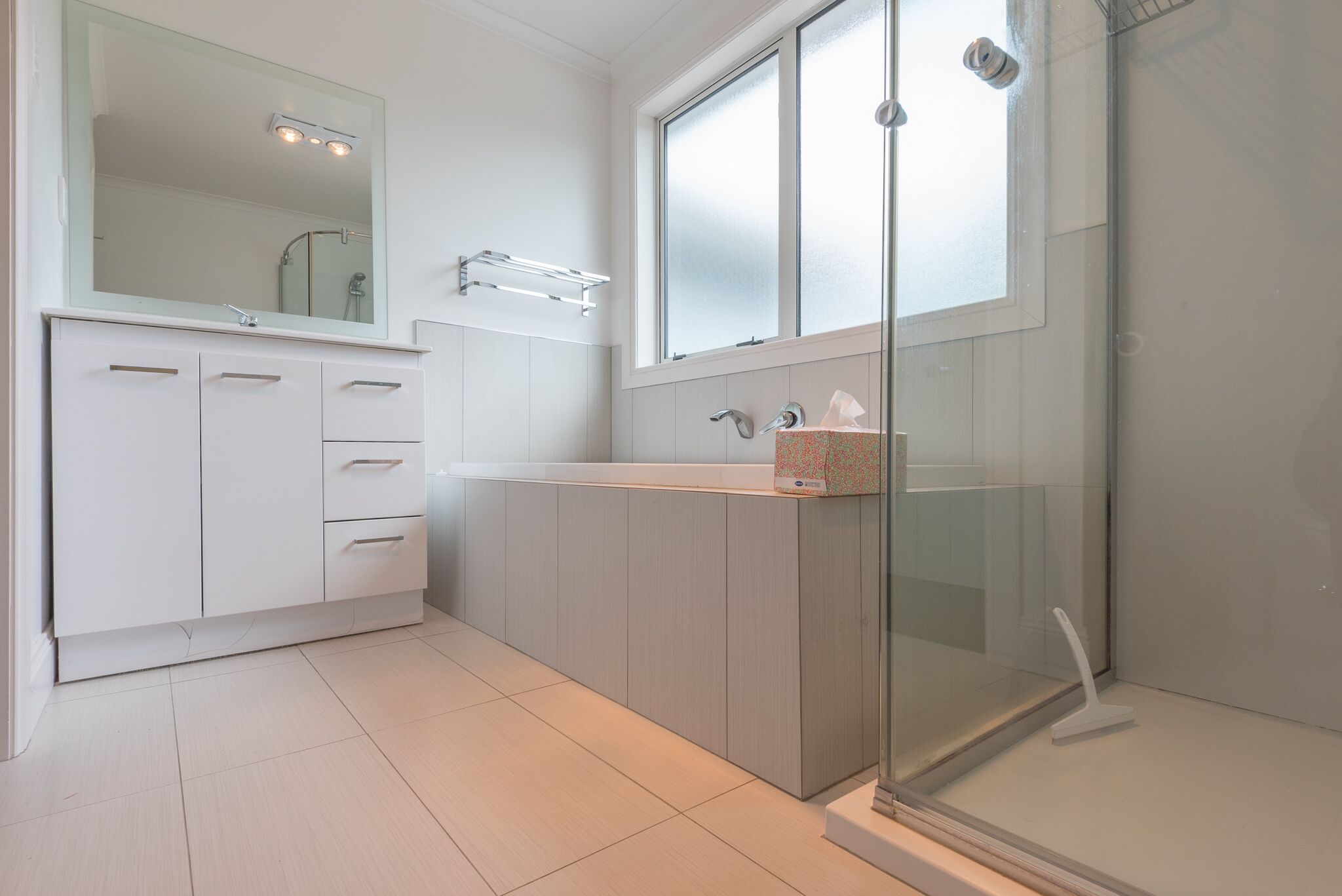 House, 4 Bedrooms | Bathroom | Separate bathtub and shower, towels
