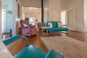 House, 4 Bedrooms | Living area