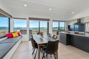 Ferienhaus, 3 Schlafzimmer | Essbereich im Zimmer