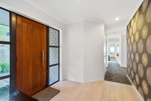 Interior - The Lookout Retreat (Rotorua)