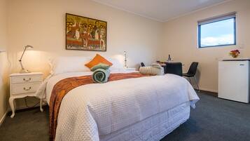 Studio, 1 Bedroom | Iron/ironing board, free WiFi, bed sheets