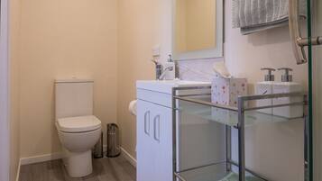 Studio, 1 Bedroom | Bathroom | Shower, towels, soap, toilet paper