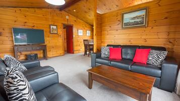 House, 3 Bedrooms | Living area | LED TV