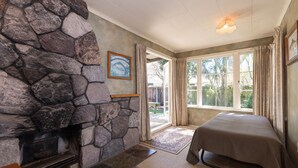 Unclassified image, 2 of 20, button - Willowmere Cottage (Rotorua)