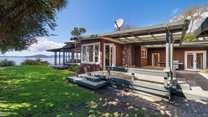 Unclassified image, 4 of 20, button - Willowmere Cottage (Rotorua)