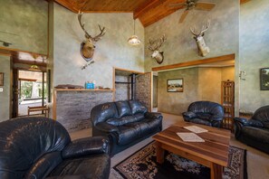 Maison, 5 chambres | Coin séjour