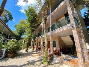 高级双床房 | 免费 WiFi、床单