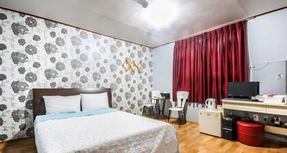 Royal Motel