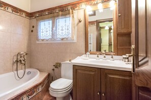 Apartment, 2 Schlafzimmer | Badezimmer | Dusche, kostenlose Toilettenartikel, Haartrockner, Bademäntel