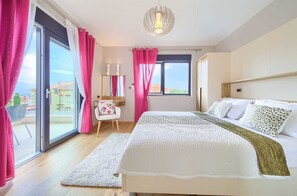 2 bedrooms, WiFi, bed sheets