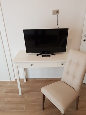 Dobbeltrom, balkong, byutsikt (Right side) | Romfasilitet