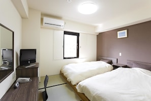 Desk, iron/ironing board, free WiFi, bed sheets - The Kato Hotel (Tokai)