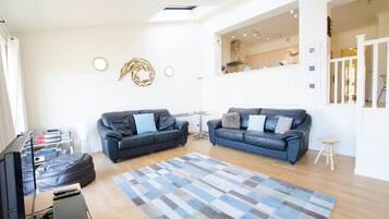 Apartment (2 Bedrooms) | Living room | TV, DVD player