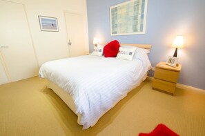 Apartment (2 Bedrooms) | 2 bedrooms, travel crib, bed sheets - Clifton Court Apt 15 With Heated Pool (Braunton)