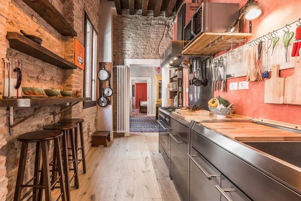 Refrigerador, microondas, horno y lavavajillas 