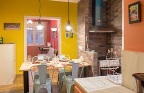 Appartement, 2 chambres | Cuisine privée | Réfrigérateur, four, plaque de cuisson, cafetiÚre/bouilloire