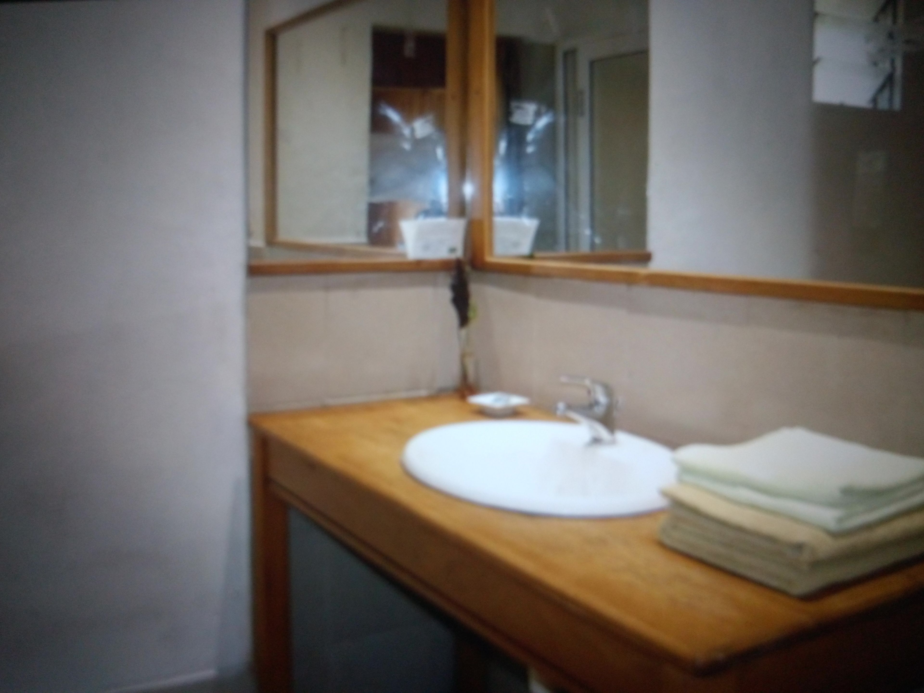 shower, rainfall showerhead, free toiletries, towels