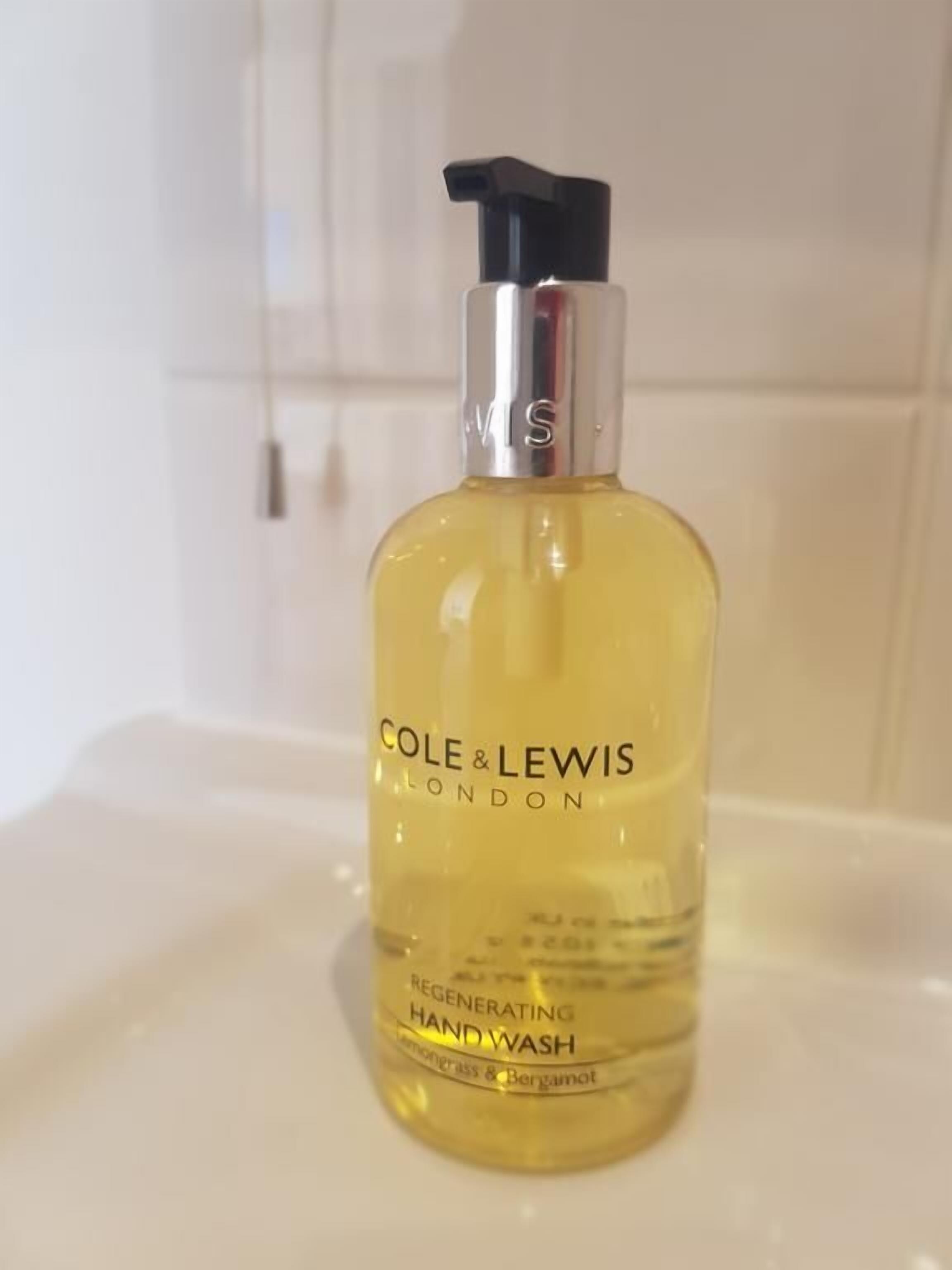 Family Room with Shower | Desk, soundproofing, iron/ironing board, free WiFi