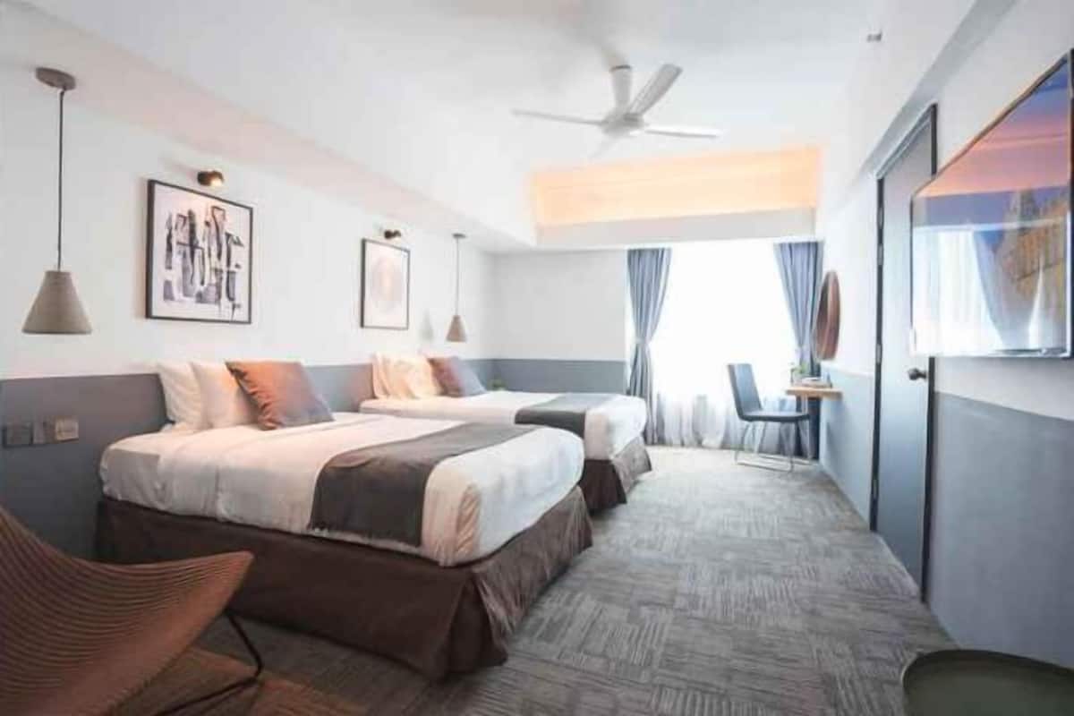 2 bedrooms, in-room safe, desk, iron/ironing board