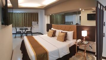 Suite ejecutiva | Espacio para trabajar con laptop, wifi gratis y ropa de cama