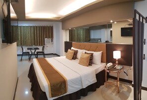 行政套房 | 笔记本电脑工作区、免费 WiFi、床单