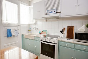 Apartment, 2 Bedrooms | Private kitchen