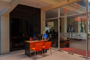 Reception - Capital O 989 Audah Guesthouse Syariah (Jakarta)