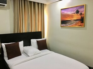 Habitación estándar | Ropa de cama de alta calidad y wifi gratis