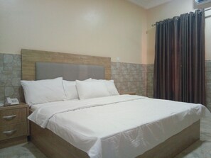 Bureau, Wi-Fi gratuit, draps fournis