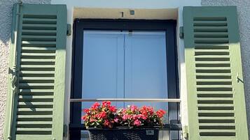 Superior suite, privébadkamer, uitzicht op tuin (La chambre de Jeanne) | 2 slaapkamers, luxe beddengoed, bedden met traagschuimmatrassen