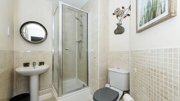 Luxury Apartment, Ensuite, River View (Hunters Wharf) | Bathroom | Towels
