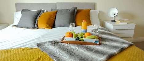 Luxury Apartment, Ensuite, River View (Hunters Wharf)