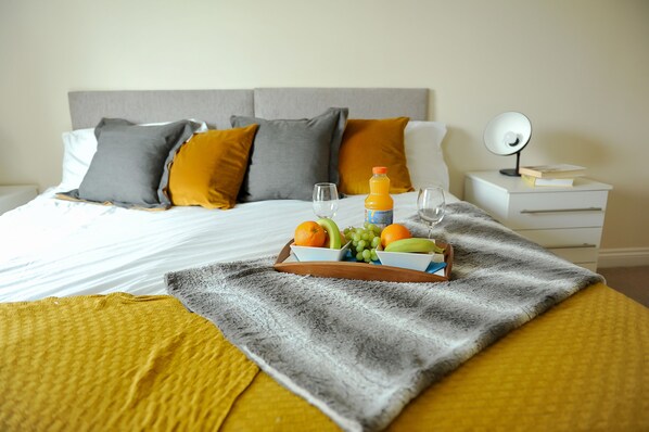 奢华公寓, 独立浴室, 河景 (Hunters Wharf) | 2 多间卧室、高档床上用品、泰普尔床垫、特色装修