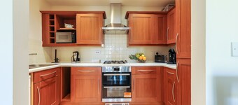 Select Serviced Accommodation - Hunters Wharf