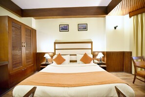 Executive Room, 1 Double Bed, Mountain View | Soundproofing, cribs/infant beds, rollaway beds, bed sheets - Hotel Shobla Royale (Kullu)