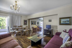 Appartement, 3 slaapkamers | Woonruimte | Flatscreentelevisie