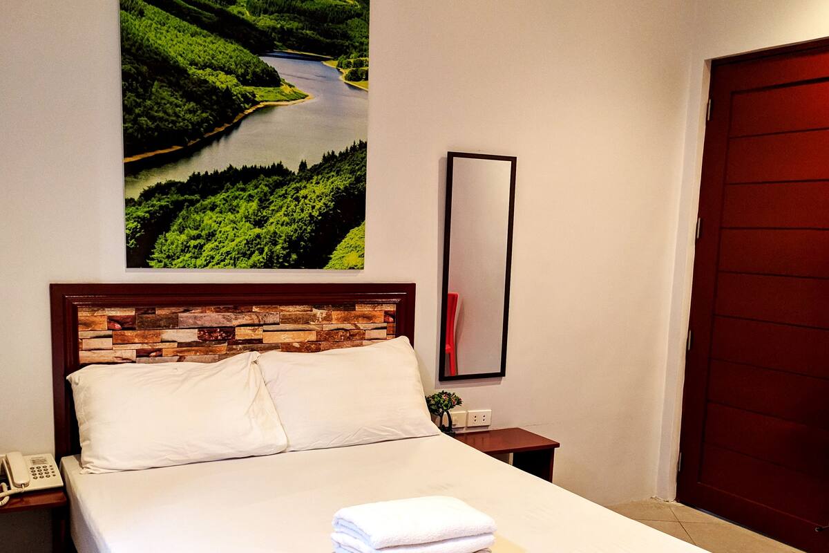 WiFi (free), bed sheets
