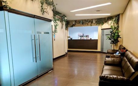 Lobby. Hotel Turista San Jose