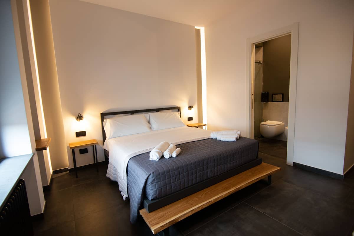 Design Room, 1 Queen Bed, City View (3) | Select Comfort beds, minibar, in-room safe, individually furnished