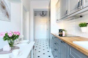 Departamento Deluxe, 1 habitación, cocina, vista al río | Cocina privada | Refrigerador, parrilla de estufa, lavavajillas y cafetera de espresso 