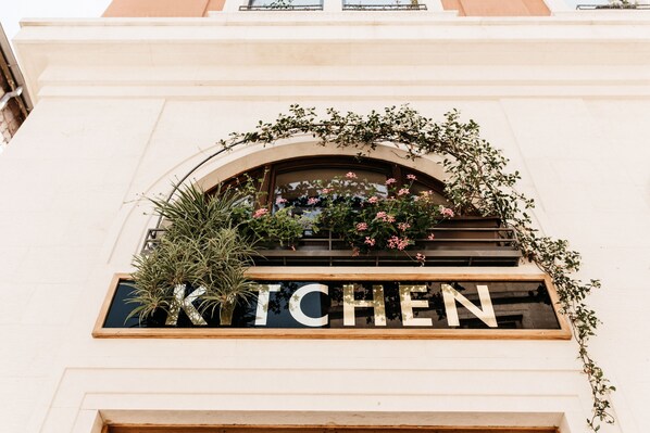 Daily cooked-to-order breakfast (EUR 20 per person) - Five Elements Luxury Rooms (Split)