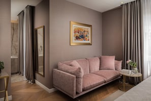 Deluxe Double Room | Living area | Flat-screen TV - Five Elements Luxury Rooms (Split)