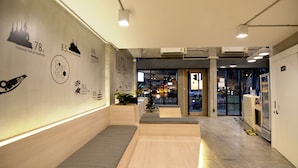 Lobby sitting area - Siam Eco Hostel (Bangkok)