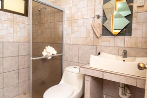 Las Quintas Luna, House, 2 Bedroom, Garden View | Bathroom | Shower, rainfall showerhead, hair dryer, towels -  Las Quintas Casas para Vacacionar (Sardinal)