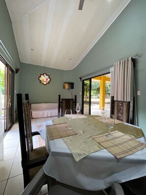 Las Quintas Luna, House, 2 Bedroom, Garden View | Living room | 32-inch Smart TV with cable channels, TV - Las Quintas Casas para Vacacionar (Sardinal)