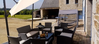 Grand gĂźte de luxe avec 2 SPAS, billard et Parc Fleuri