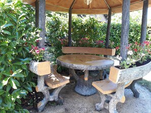 Outdoor dining - Gite La Tour - 2 people (Saint-Geyrac)